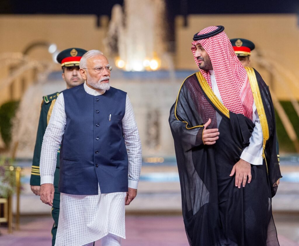 Modi e príncipe herdeiro saudita concordam em garantir segurança do transporte marítimo em Ormuz em meio à guerra com o Irã.