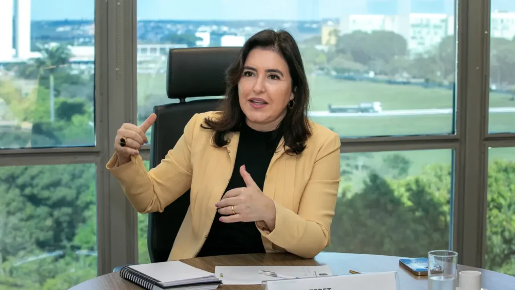 Governo Lula avalia revogar taxa das blusinhas de olho em 2026.