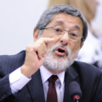 Crise no Ormuz expõe falta de refino do Brasil, diz Gabrielli, ex-Petrobras.