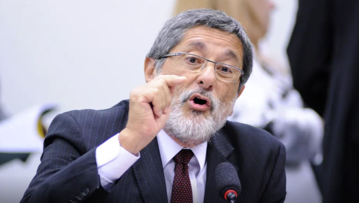 Crise no Ormuz expõe falta de refino do Brasil, diz Gabrielli, ex-Petrobras.