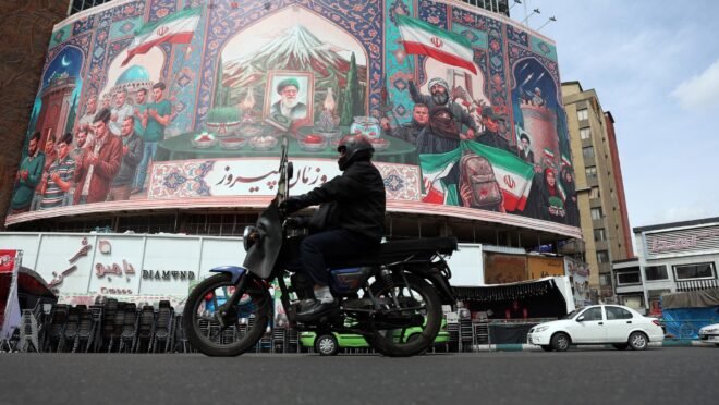 Irã rejeita propostas de cessar-fogo dos EUA enquanto guerra se intensifica.