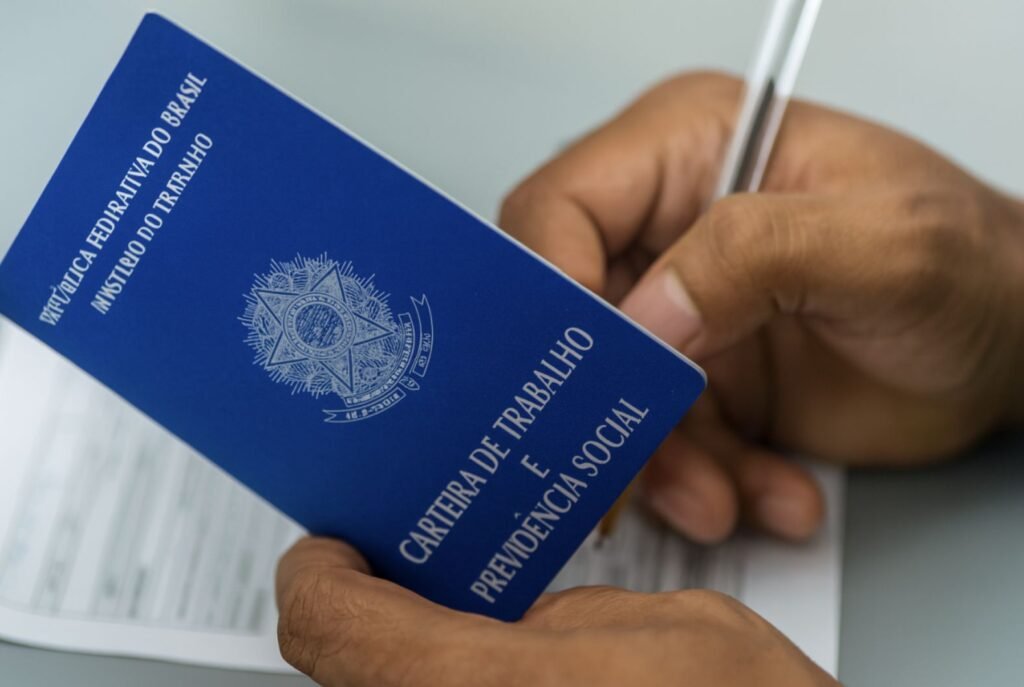 Desemprego sobe a 5,8%, mas é o menor para fevereiro desde 2012.