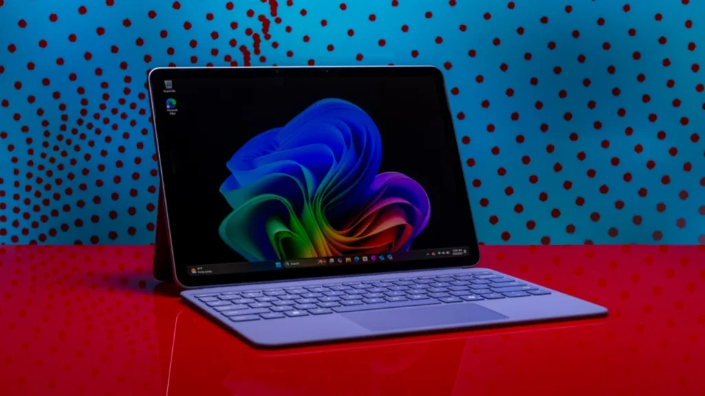 Microsoft aumenta preços dos PCs Surface em até US$ 500 em meio à escassez de RAM.