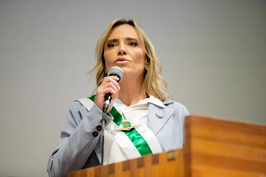 Celina Leão afasta servidores do BRB ligados à compra de ativos do Master.