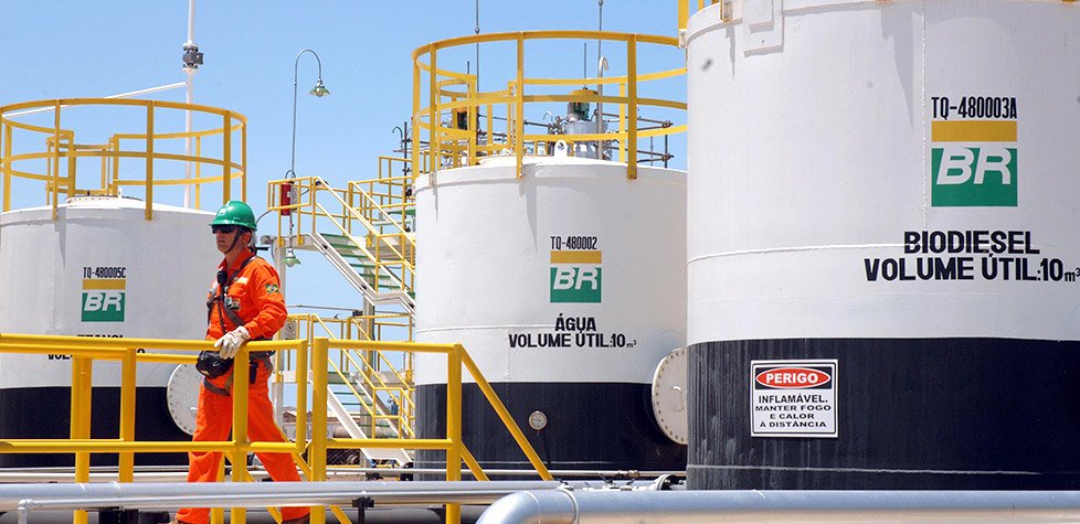 Brasil zera impostos sobre querosene de aviação e biodiesel.