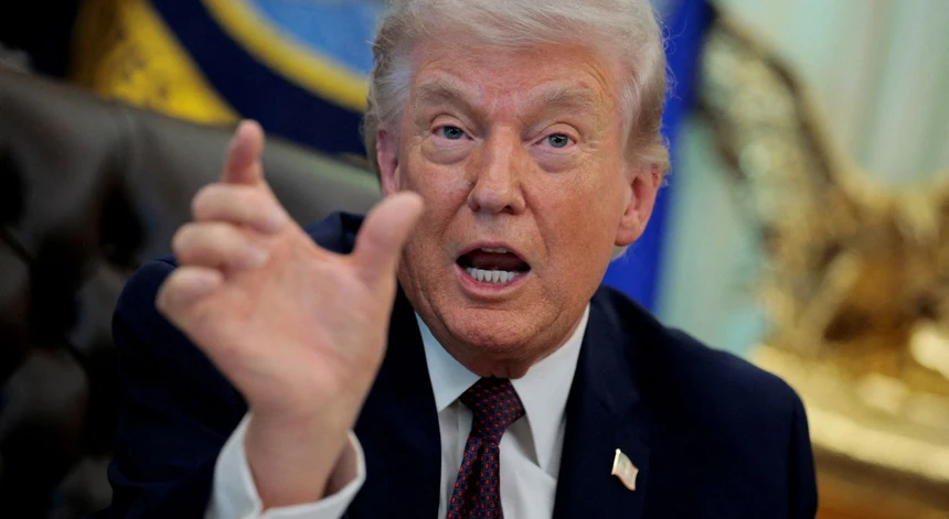 Trump diz que está ‘considerando seriamente’ retirar os EUA da OTAN.