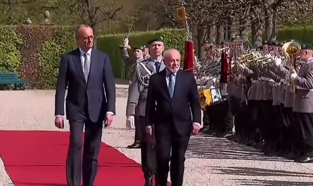 Lula chega à Alemanha para Hannover Messe e reunião com chanceler Merz.