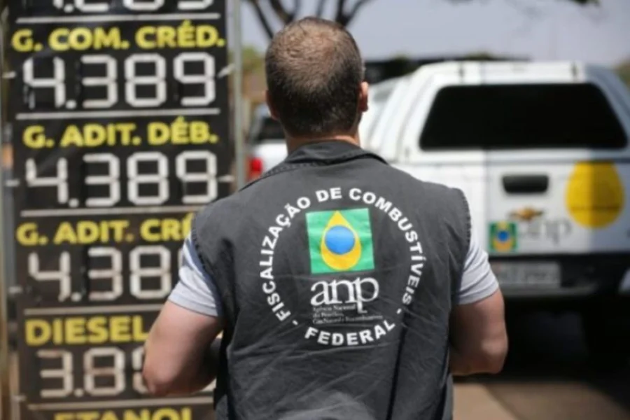 Câmara aprova acesso da ANP a dados fiscais de combustíveis.