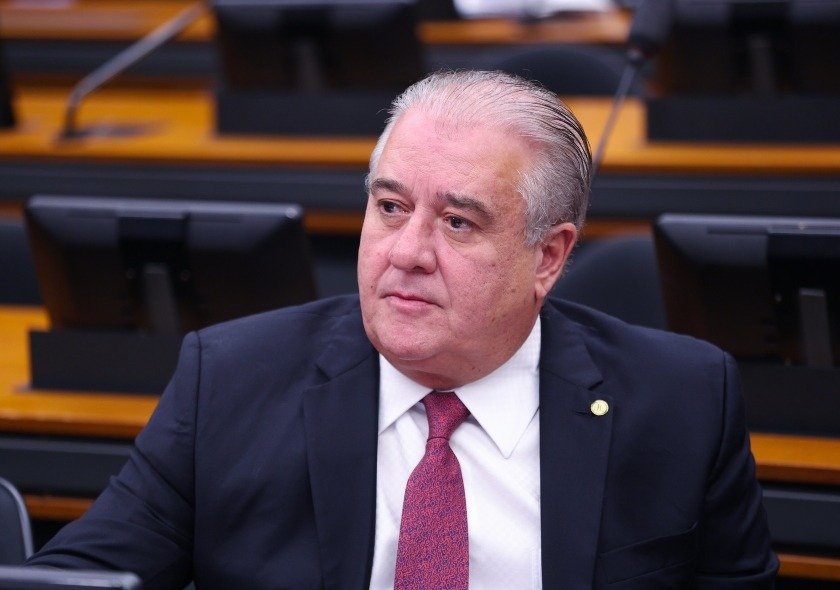 Governo Lula adia votação do PL dos aplicativos na Câmara.