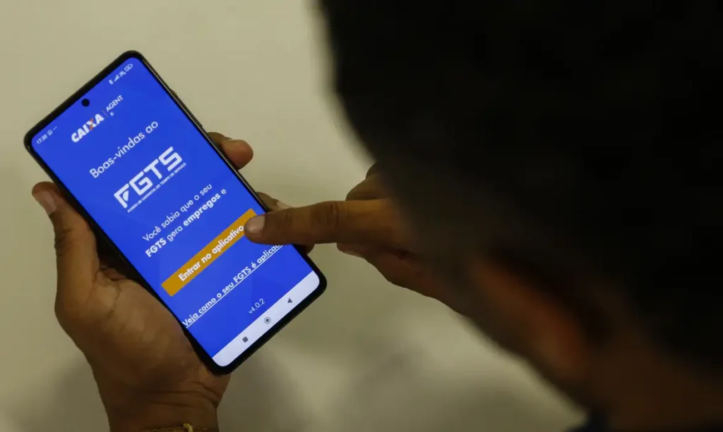 Governo estuda liberar FGTS para quitação de dívidas.