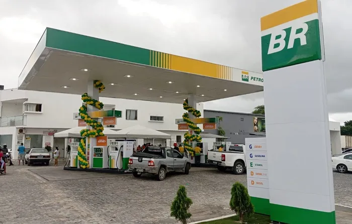 Brasil, China e México correm para subsidiar combustíveis em meio ao choque do petróleo pela guerra no Irã.