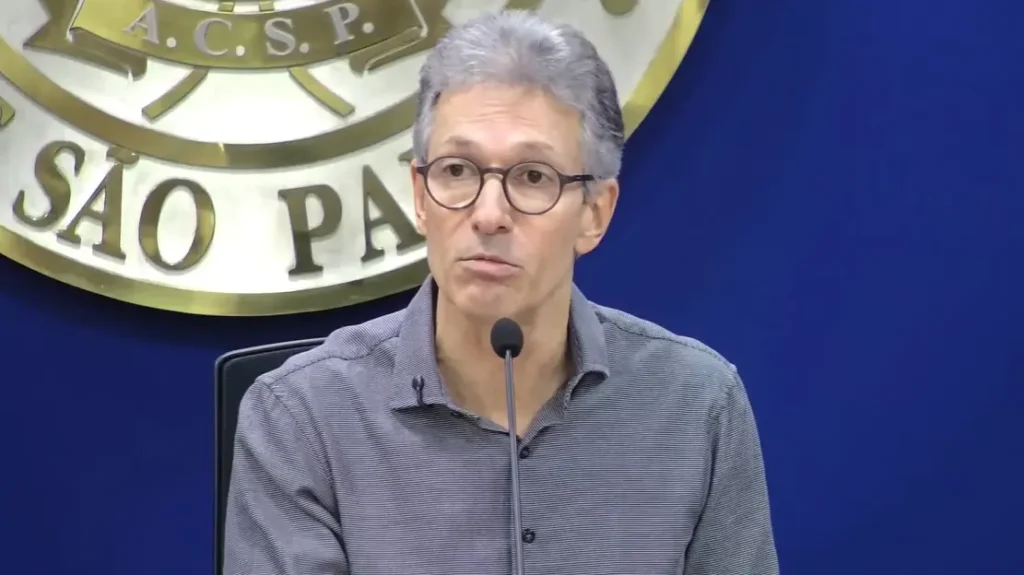 Zema chama proposta de Lula contra escala 6×1 de populismo.