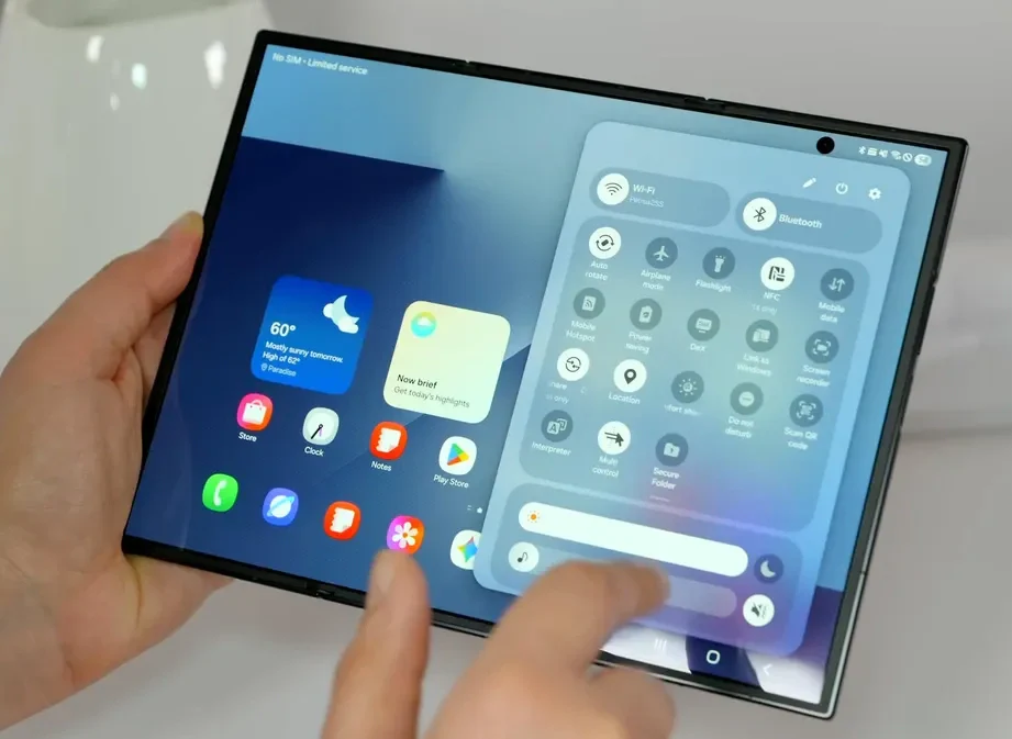 Samsung aumenta preços de smartphones dobráveis enquanto custos de chips de memória pressionam fabricantes Android.