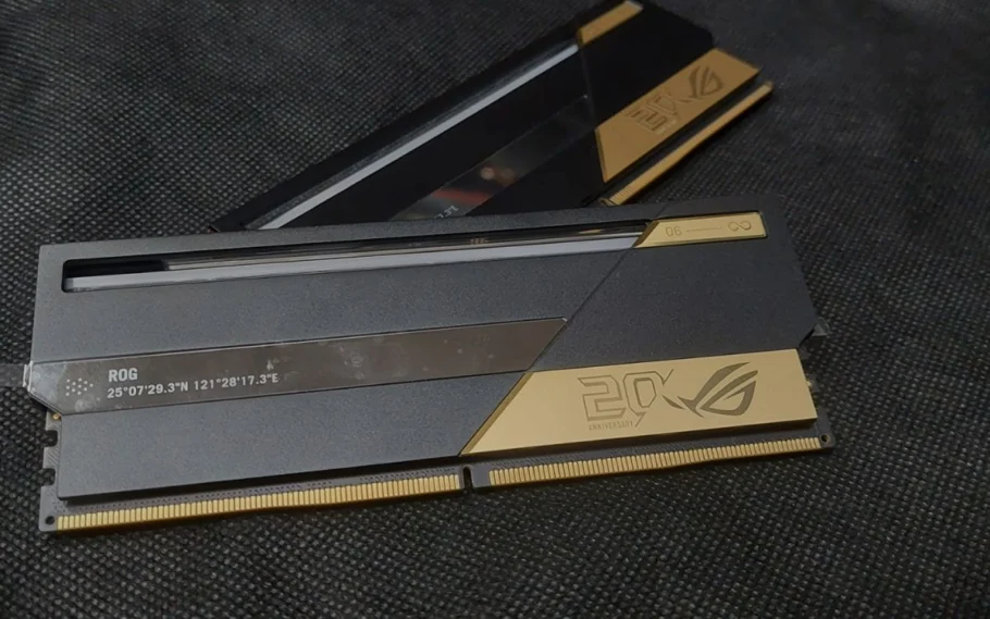 ASUS entra no mercado de memórias com seu primeiro kit ROG DDR5.