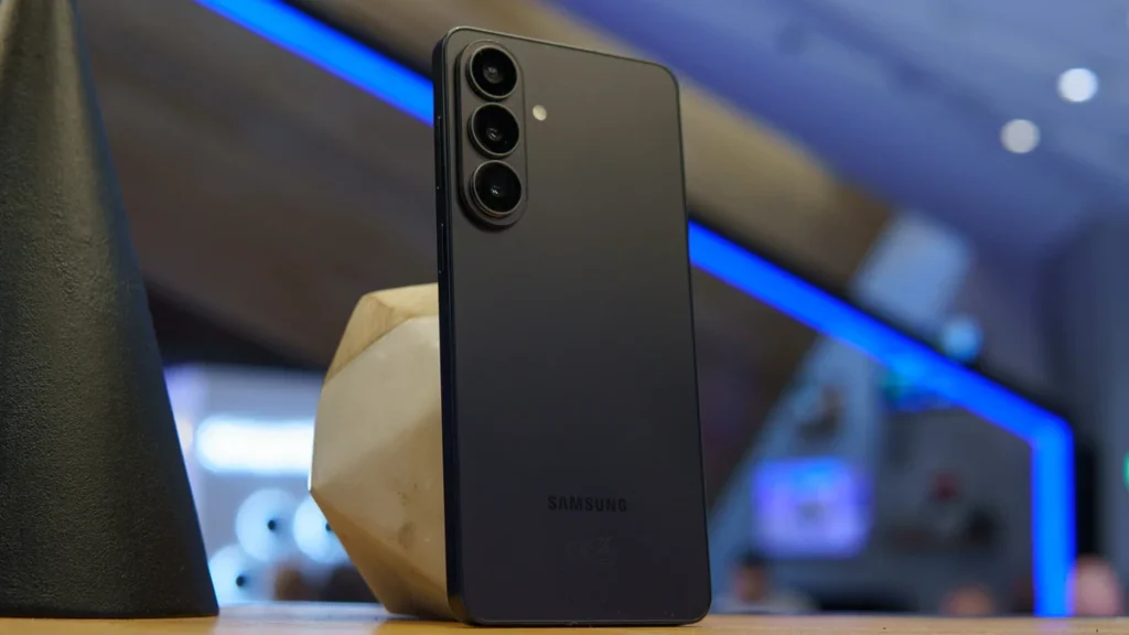 Samsung corrige 47 falhas, incluindo bug crítico do Android.