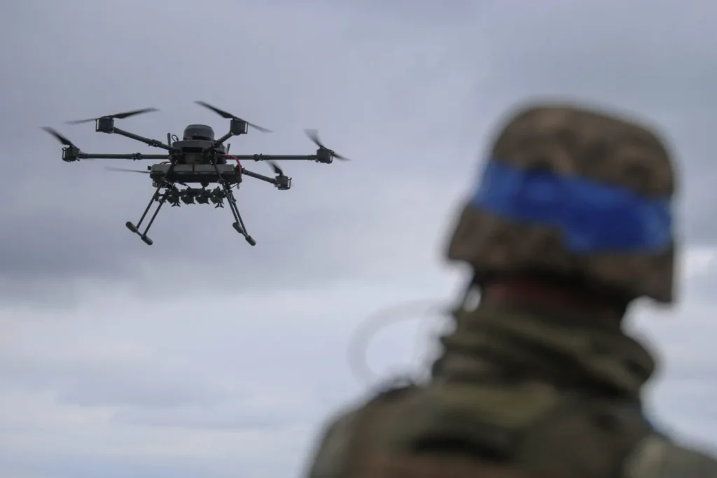 Ucrânia reduz tempo de ataques com drones usando dados de satélite em tempo real.