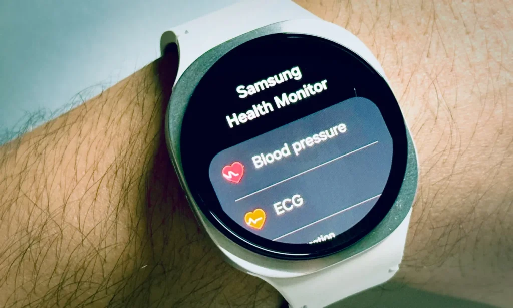 Samsung apresenta modelos de IA que analisam dados de saúde em smartwatches sem usar a nuvem.